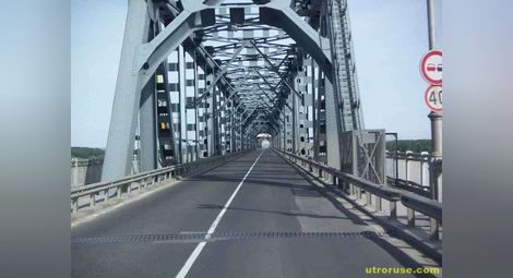 Румънската такса за Дунав мост намалява до 2 евро